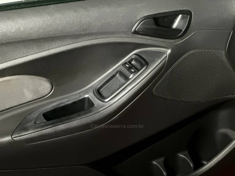 FORD - KA - 2015/2015 - Vermelha - R$ 38.000,00