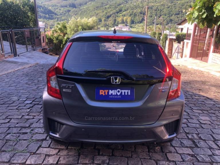 HONDA - FIT - 2015/2015 - Cinza - R$ 64.900,00