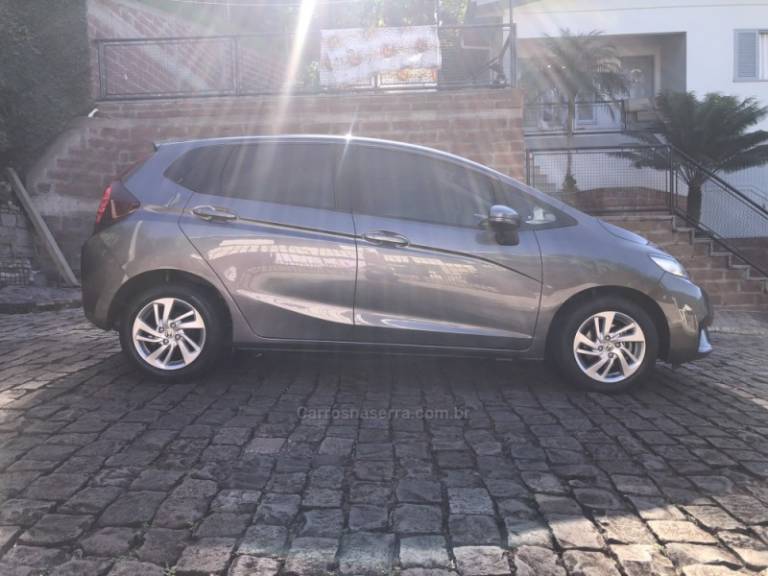 HONDA - FIT - 2015/2015 - Cinza - R$ 64.900,00