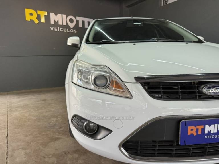 FORD - FOCUS - 2013/2013 - Branca - R$ 48.000,00
