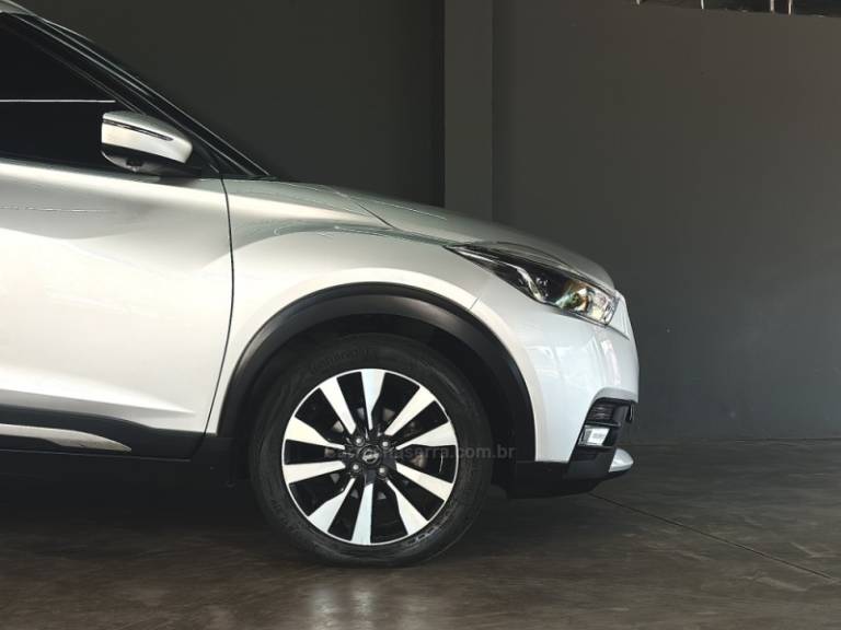 NISSAN - KICKS - 2020/2020 - Prata - R$ 88.000,00
