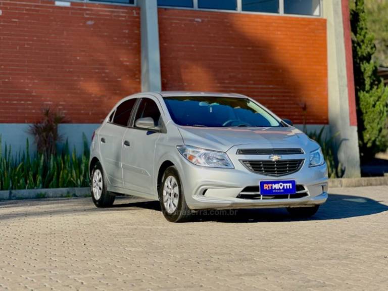 CHEVROLET - ONIX - 2018/2018 - Prata - R$ 49.500,00