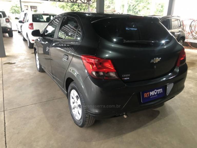 CHEVROLET - ONIX - 2018/2019 - Cinza - R$ 53.000,00