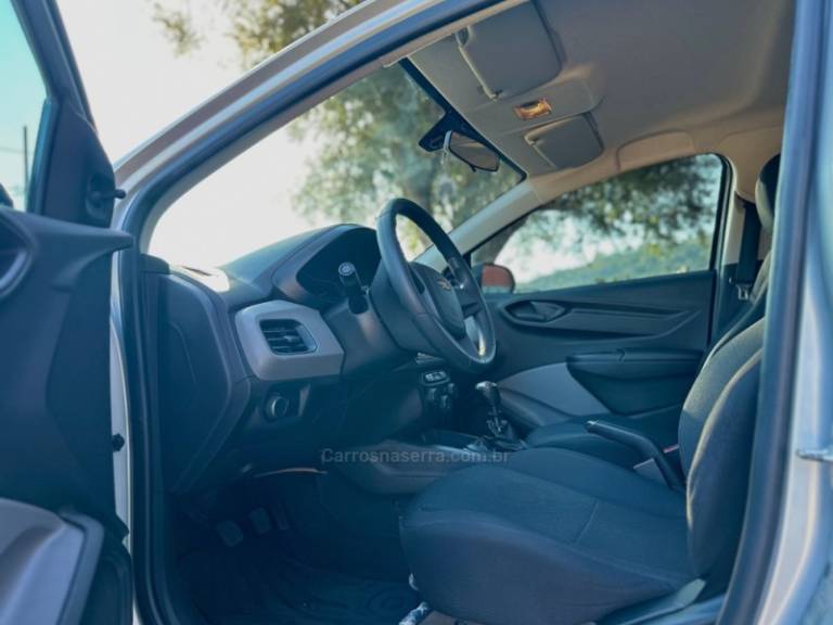 CHEVROLET - ONIX - 2018/2018 - Prata - R$ 49.500,00