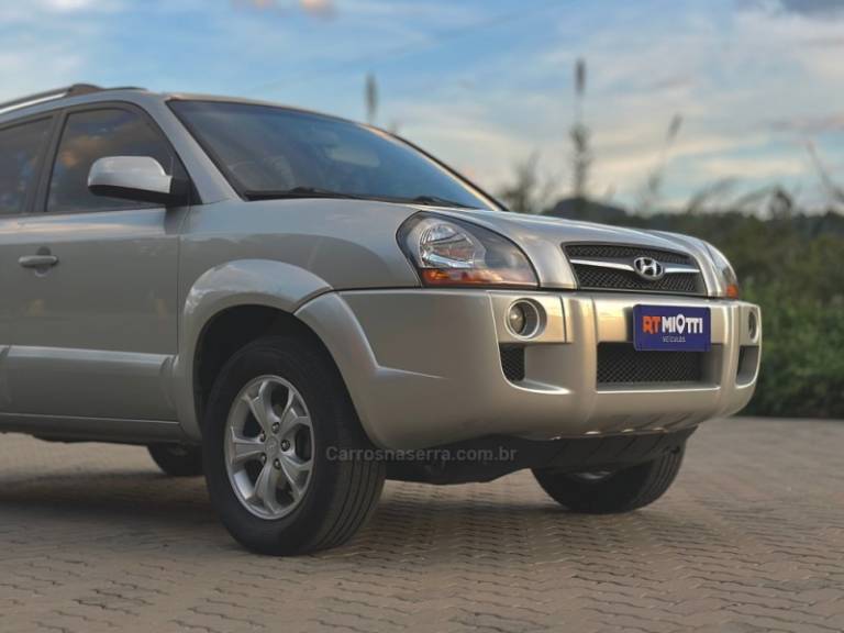 HYUNDAI - TUCSON - 2011/2012 - Prata - R$ 47.500,00