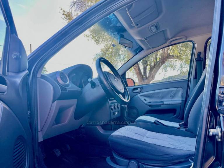 FORD - FIESTA - 2009/2010 - Preta - R$ 31.000,00