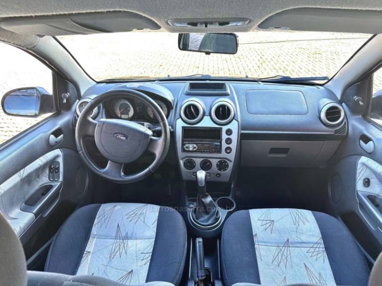 FORD - FIESTA - 2009/2010 - Preta - R$ 31.000,00