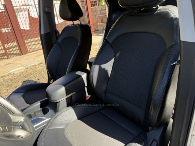 HYUNDAI - IX35 - 2013/2014 - Prata - R$ 74.800,00