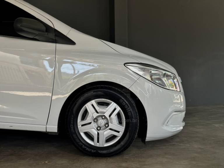 CHEVROLET - ONIX - 2018/2018 - Branca - R$ 49.000,00