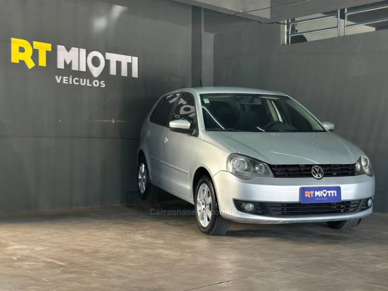 VOLKSWAGEN - POLO - 2012/2012 - Prata - R$ 40.000,00