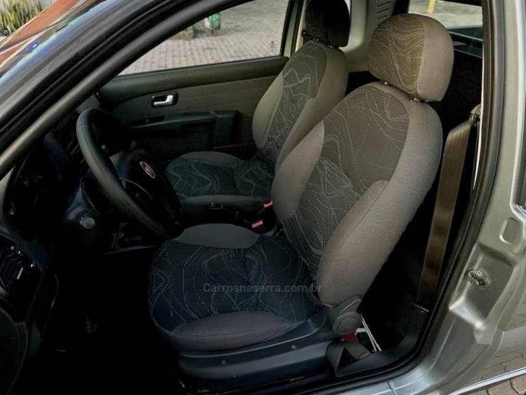 FIAT - STRADA - 2013/2014 - Prata - R$ 50.000,00