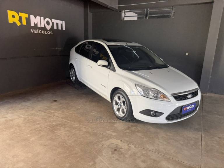 FORD - FOCUS - 2013/2013 - Branca - R$ 48.000,00