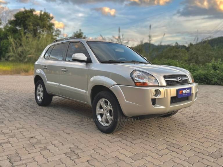 HYUNDAI - TUCSON - 2011/2012 - Prata - R$ 47.500,00