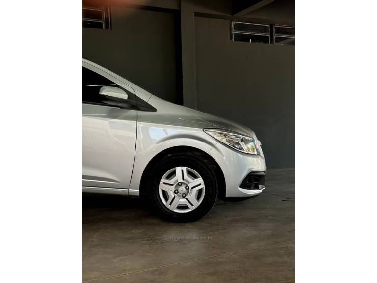 CHEVROLET - ONIX - 2013/2013 - Prata - R$ 45.000,00