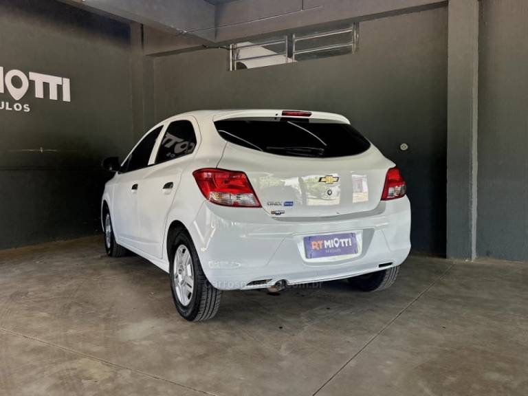 CHEVROLET - ONIX - 2018/2018 - Branca - R$ 49.000,00