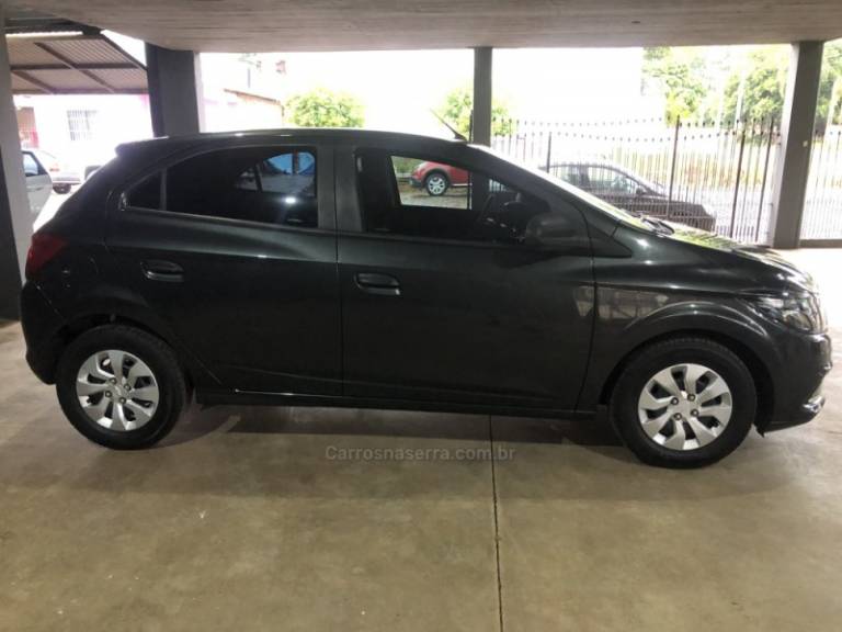 CHEVROLET - ONIX - 2018/2019 - Cinza - R$ 53.000,00