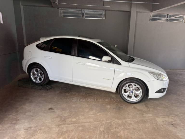 FORD - FOCUS - 2013/2013 - Branca - R$ 48.000,00