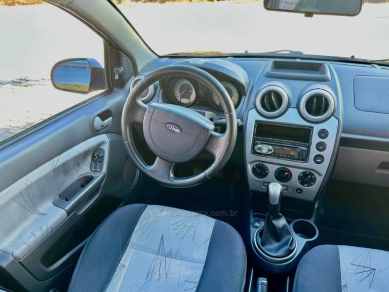 FORD - FIESTA - 2009/2010 - Preta - R$ 31.000,00