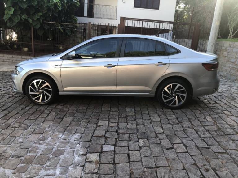 VOLKSWAGEN - VIRTUS - 2020/2021 - Prata - R$ 90.000,00
