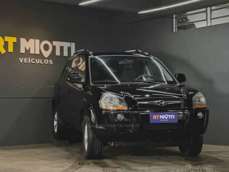 HYUNDAI - TUCSON - 2011/2012 - Preta - R$ 45.000,00