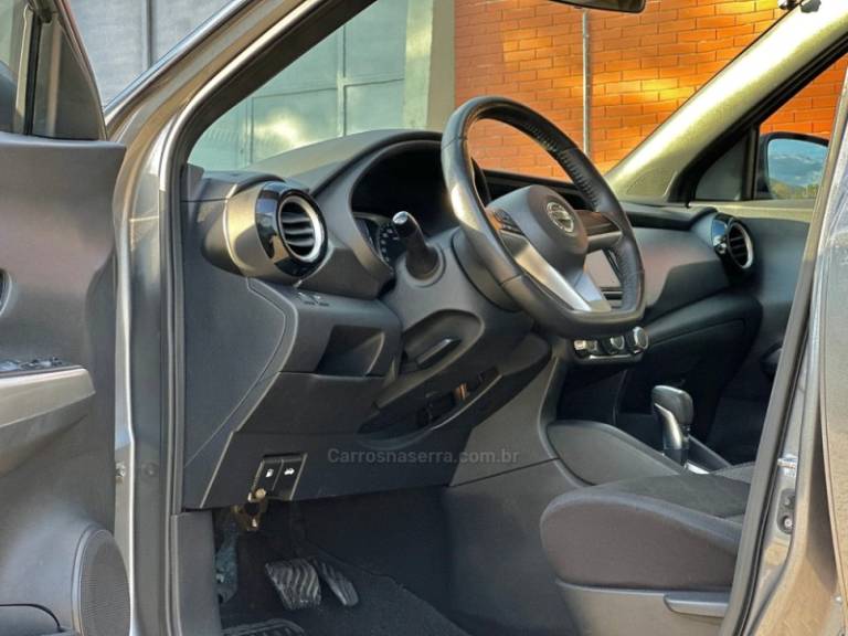NISSAN - KICKS - 2017/2018 - Prata - R$ 82.000,00