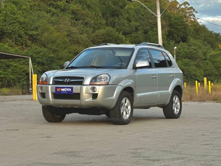 HYUNDAI - TUCSON - 2011/2012 - Prata - R$ 47.500,00