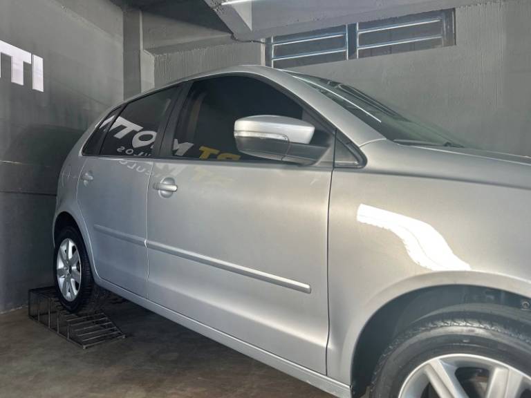 VOLKSWAGEN - POLO - 2012/2012 - Prata - R$ 40.000,00