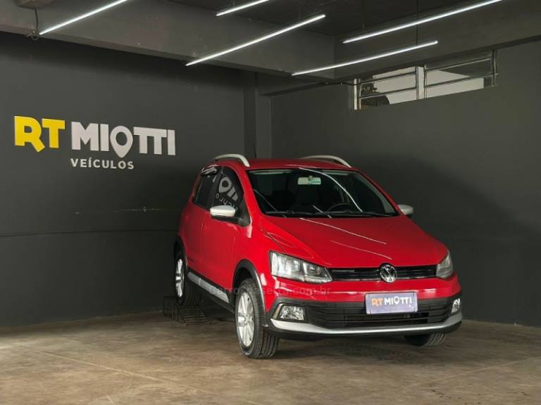 VOLKSWAGEN - CROSSFOX - 2015/2015 - Vermelha - R$ 54.000,00