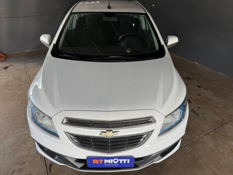 CHEVROLET - ONIX - 2015/2015 - Branca - R$ 51.000,00