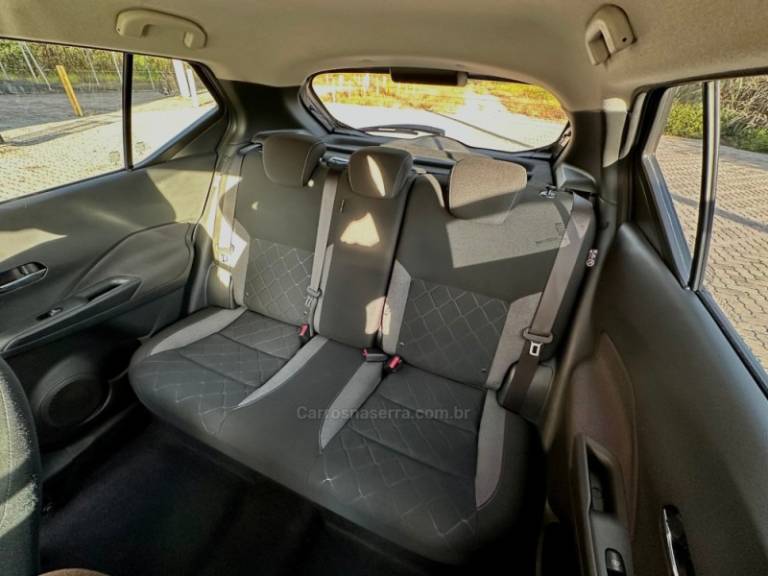 NISSAN - KICKS - 2017/2018 - Prata - R$ 82.000,00