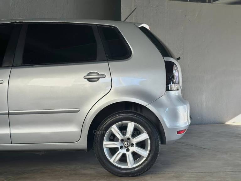VOLKSWAGEN - POLO - 2012/2012 - Prata - R$ 40.000,00