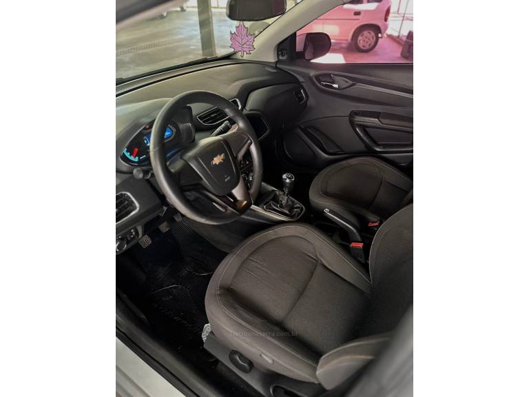 CHEVROLET - ONIX - 2013/2013 - Prata - R$ 45.000,00