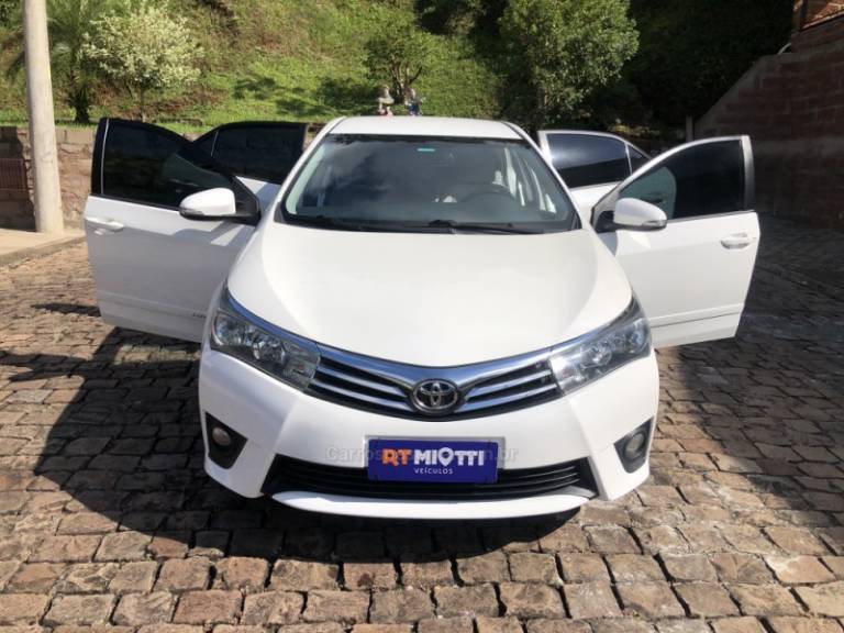 TOYOTA - COROLLA - 2016/2017 - Branca - R$ 92.500,00