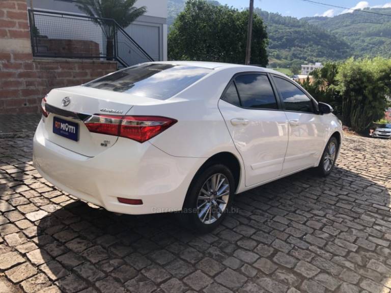 TOYOTA - COROLLA - 2016/2017 - Branca - R$ 92.500,00