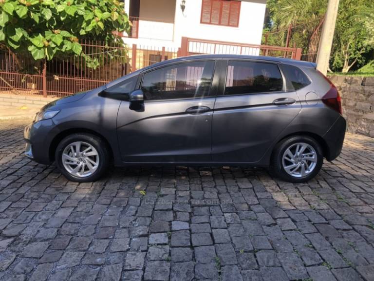 HONDA - FIT - 2015/2015 - Cinza - R$ 64.900,00