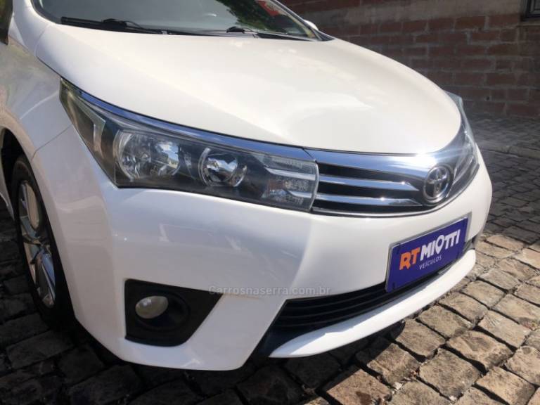 TOYOTA - COROLLA - 2016/2017 - Branca - R$ 92.500,00
