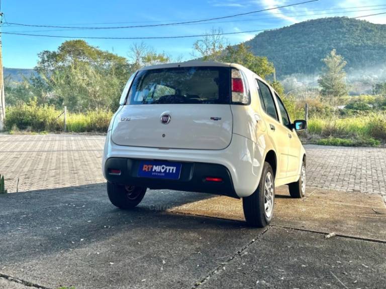 FIAT - UNO - 2021/2021 - Branca - R$ 49.900,00