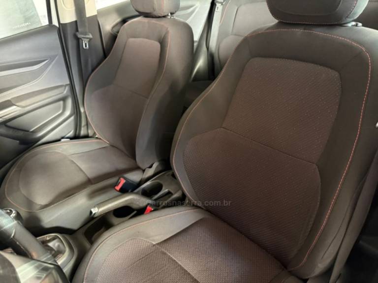 CHEVROLET - ONIX - 2015/2015 - Branca - R$ 51.000,00