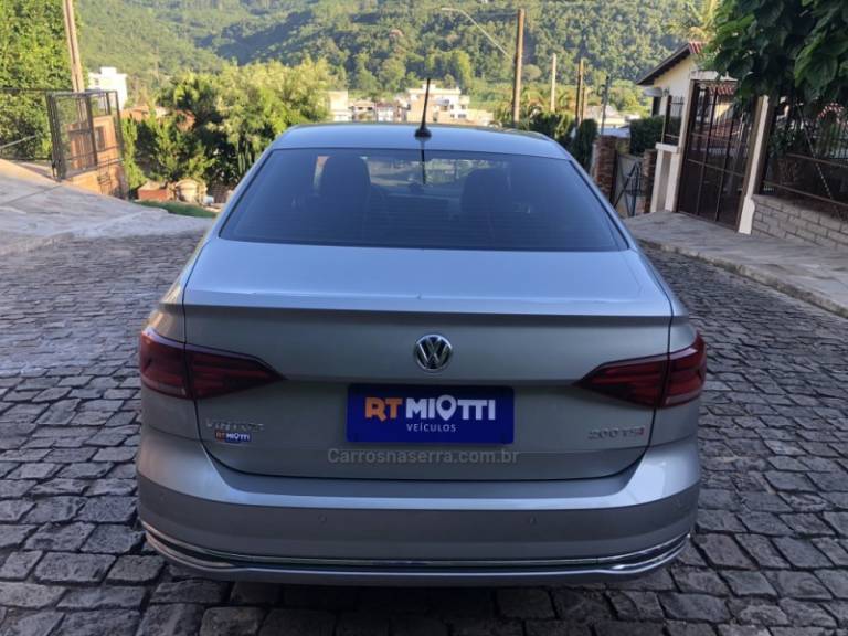 VOLKSWAGEN - VIRTUS - 2020/2021 - Prata - R$ 90.000,00