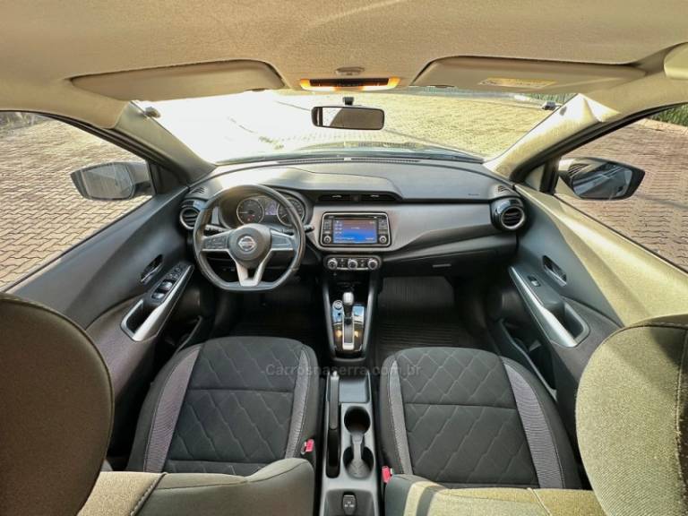 NISSAN - KICKS - 2017/2018 - Prata - R$ 82.000,00