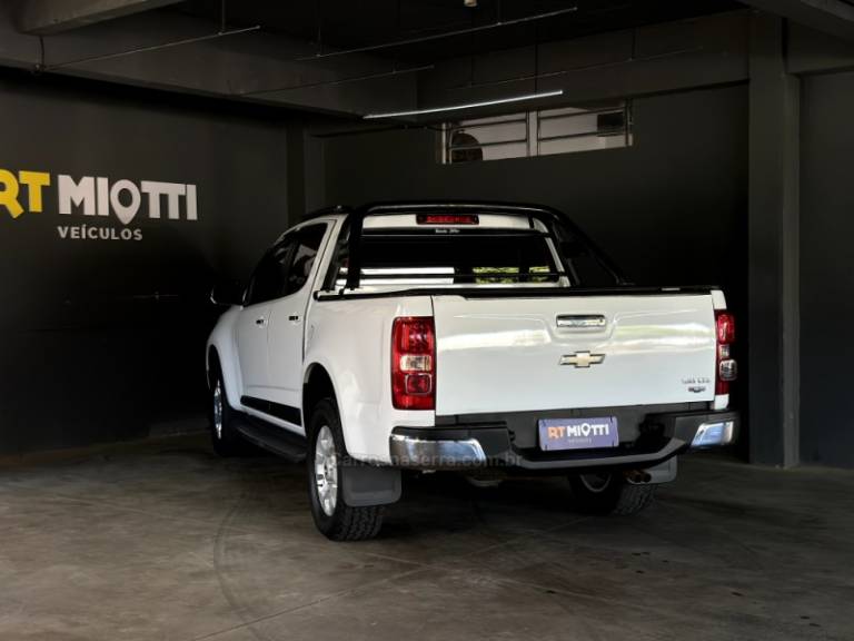 CHEVROLET - S10 - 2013/2013 - Branca - R$ 91.000,00