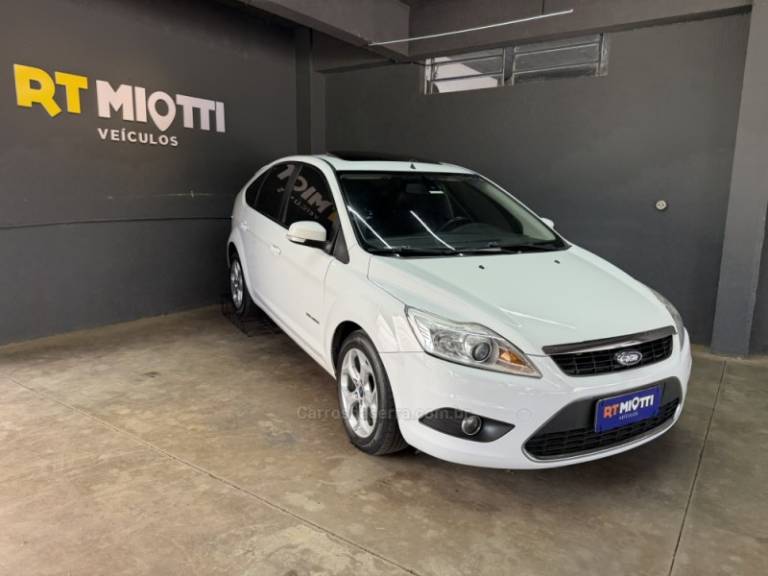 FORD - FOCUS - 2013/2013 - Branca - R$ 48.000,00