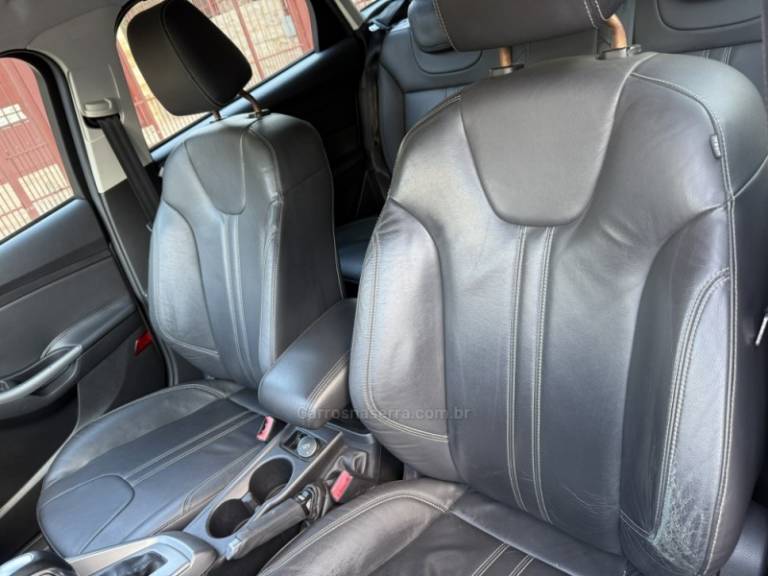 FORD - FOCUS - 2014/2015 - Prata - R$ 55.000,00