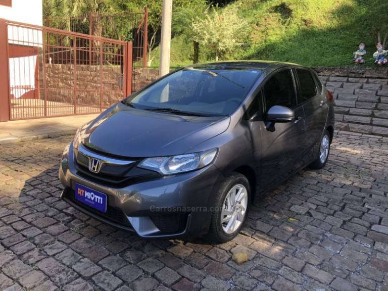 HONDA - FIT - 2015/2015 - Cinza - R$ 64.900,00