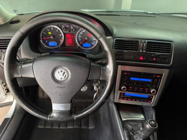 VOLKSWAGEN - GOLF - 2011/2011 - Prata - R$ 49.000,00