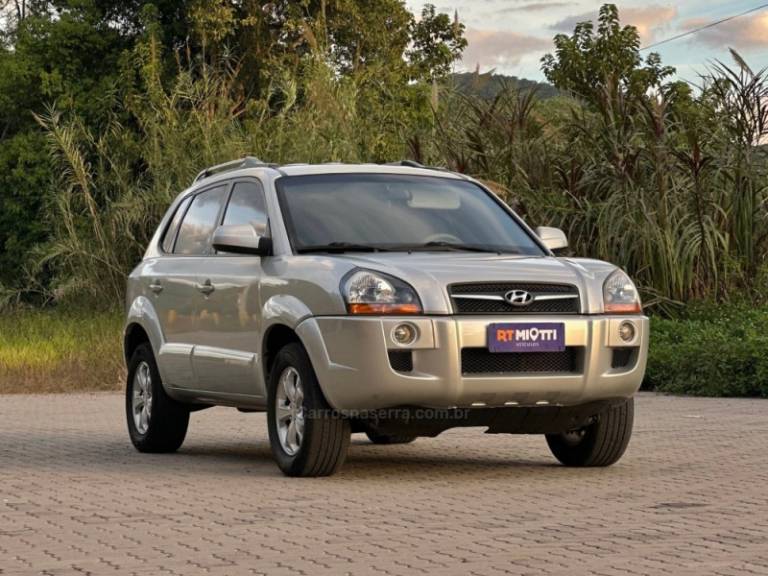 HYUNDAI - TUCSON - 2011/2012 - Prata - R$ 47.500,00