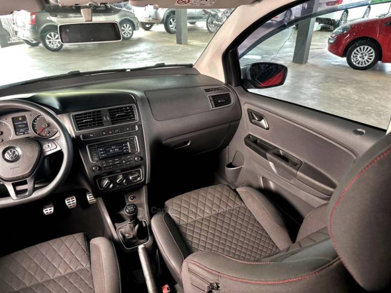 VOLKSWAGEN - CROSSFOX - 2015/2015 - Vermelha - R$ 54.000,00