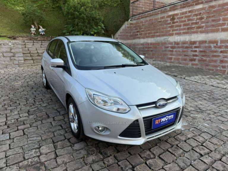 FORD - FOCUS - 2014/2015 - Prata - R$ 55.000,00