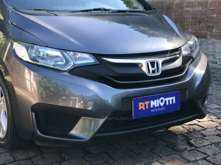 HONDA - FIT - 2015/2015 - Cinza - R$ 64.900,00