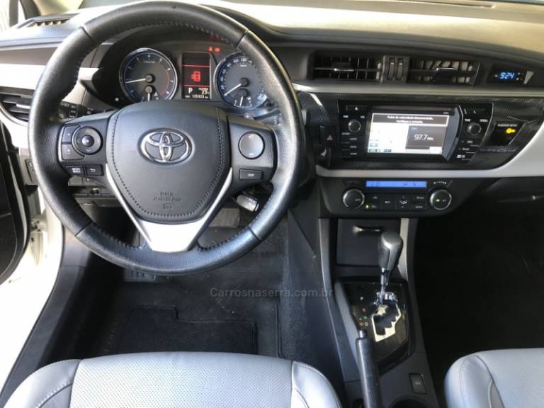 TOYOTA - COROLLA - 2016/2017 - Branca - R$ 92.500,00